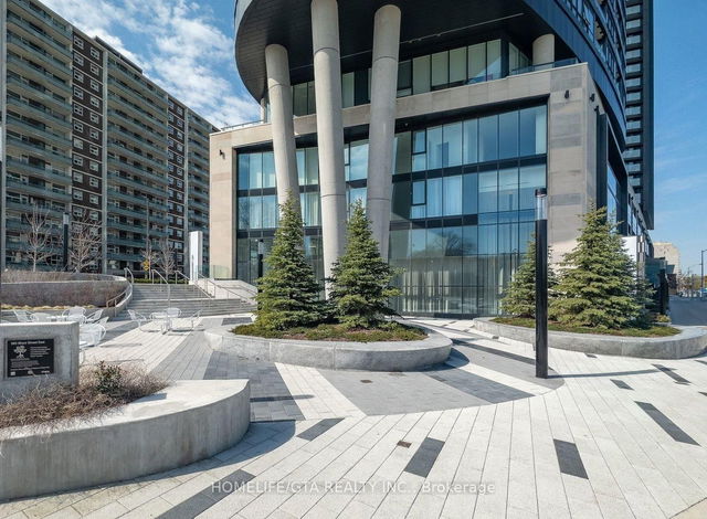 1815 - 585 Bloor Street