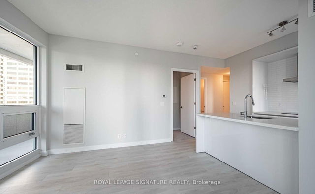 2708 - 2221 Yonge Street