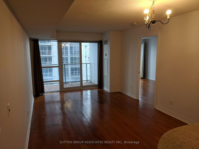 3008 - 763 Bay Street