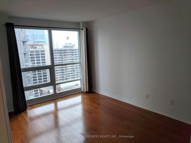 3008 - 763 Bay Street