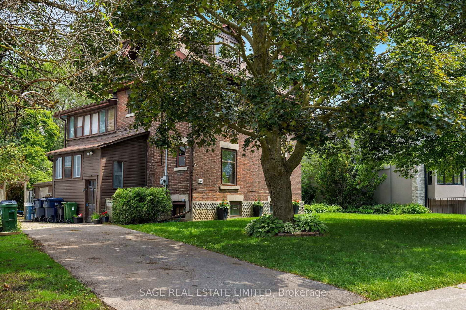 Detached House for sale at 201 Sutherland Drive, Toronto, Leaside, M4G 1J1 - MLS: C12217525