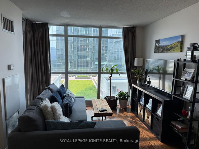 1814 - 18 Yonge Street