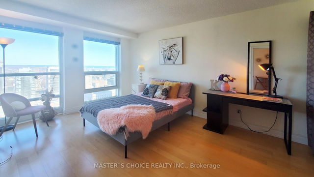 4204 - 763 Bay Street
