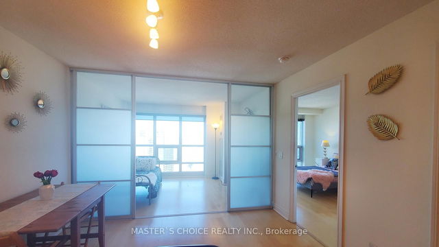 4204 - 763 Bay Street