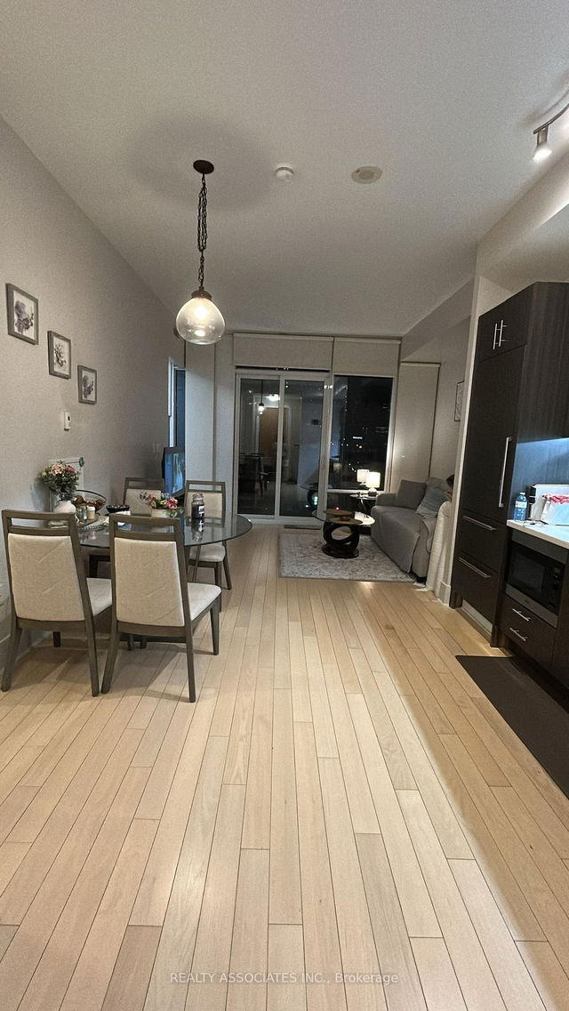 725 - 29 Queens Quay