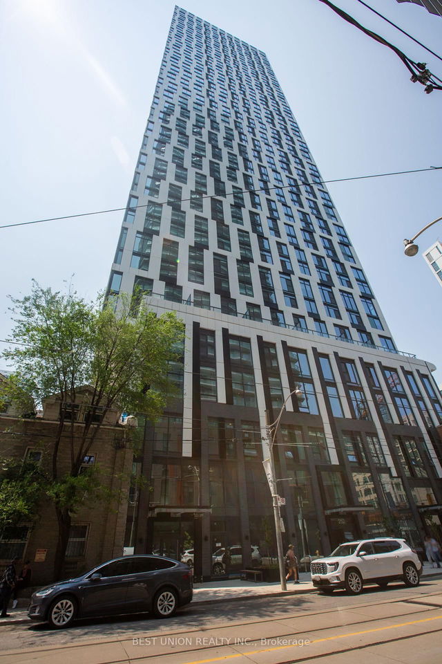 4816 - 252 Church Street