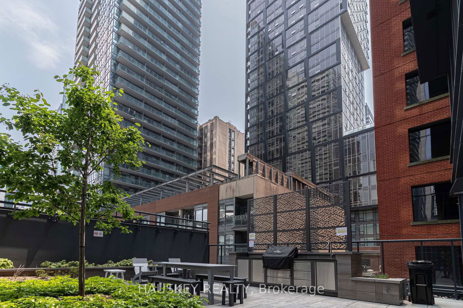 Condo for sale at 3004-327 King Street, Toronto, Waterfront Communities C1, M5V 1J5 - MLS: C12218635