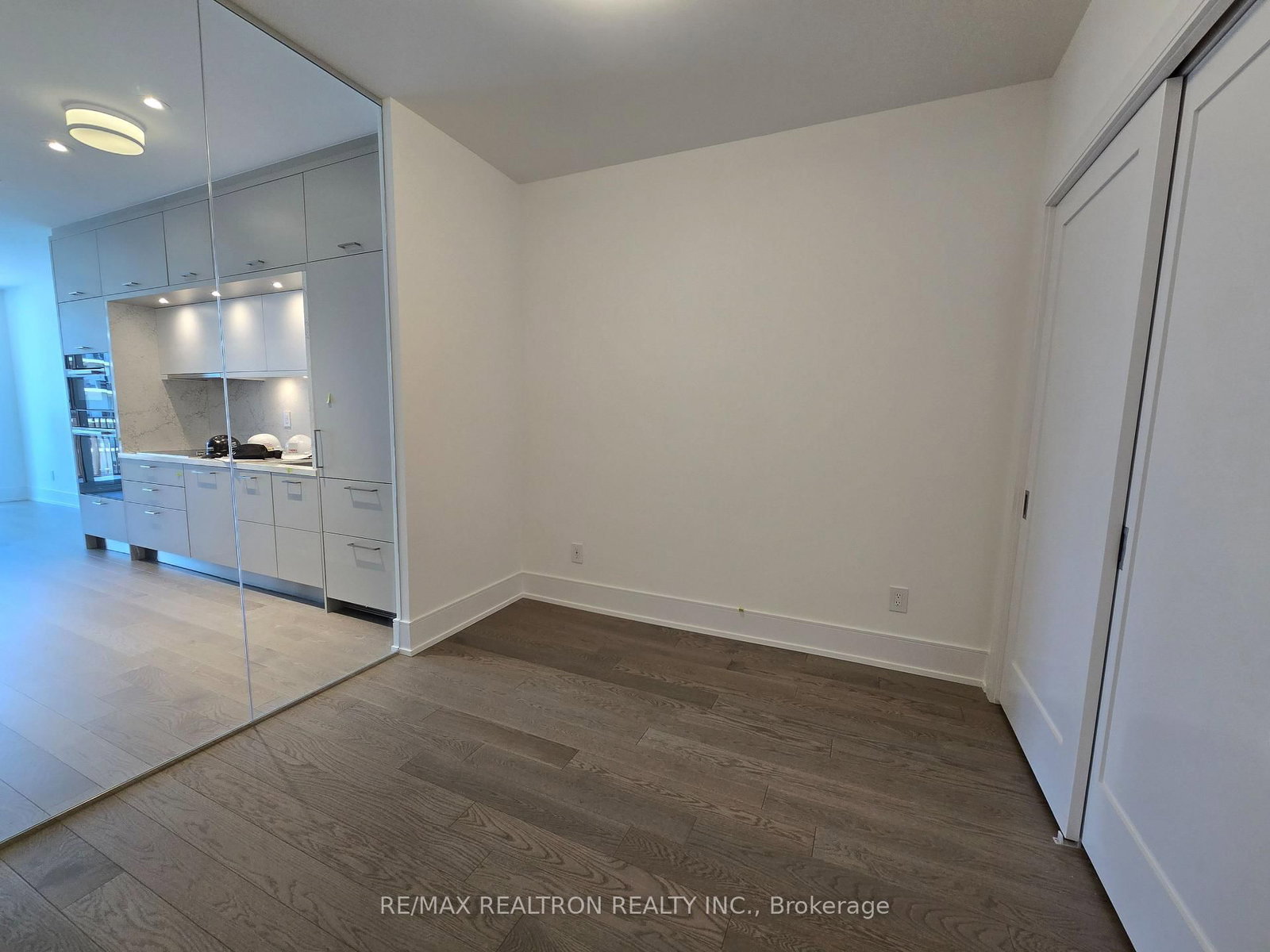 155 Merchants' Wharf, Unit 825 - Photo 14