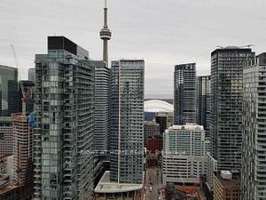 3707 - 318 Richmond Street W