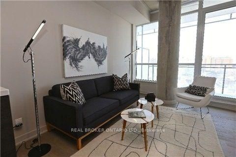 1213 - 318 King Street E