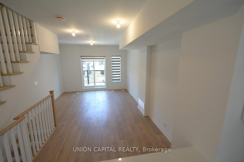 25 Case Ootes Dr, Toronto, M4A 1C5 | Image 2