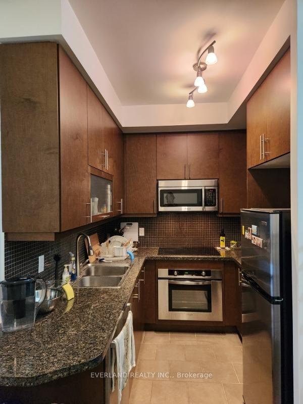 1507 - 35 Balmuto Street