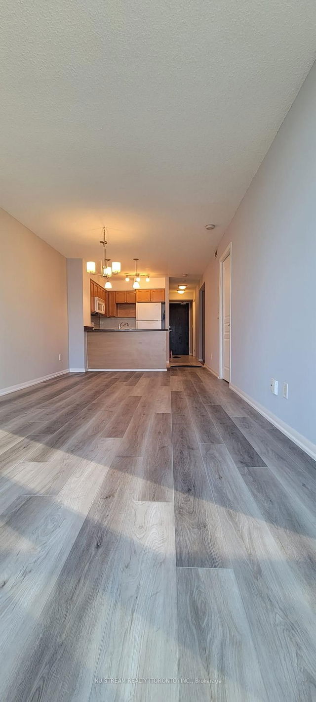 1009 - 18 Yonge Street