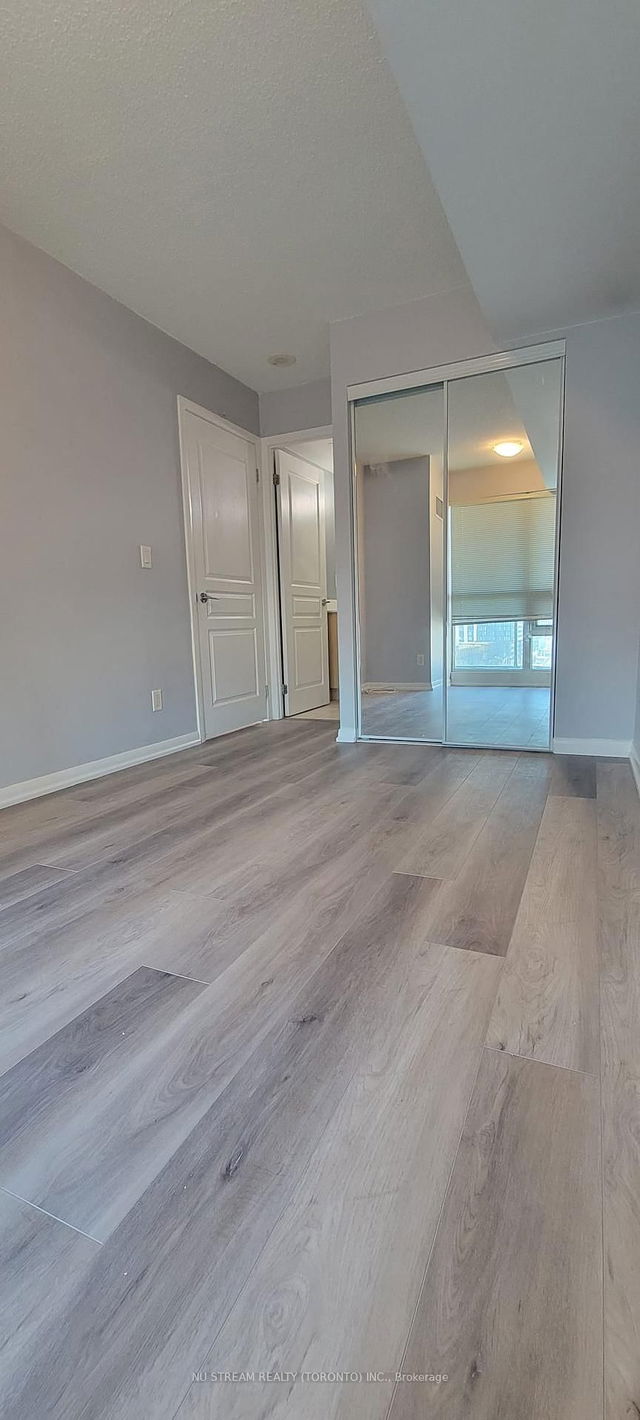 1009 - 18 Yonge Street