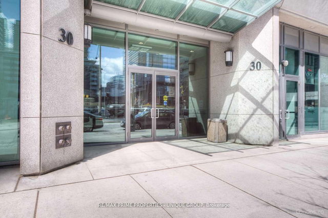 1906 - 30 Grand Trunk Crescent