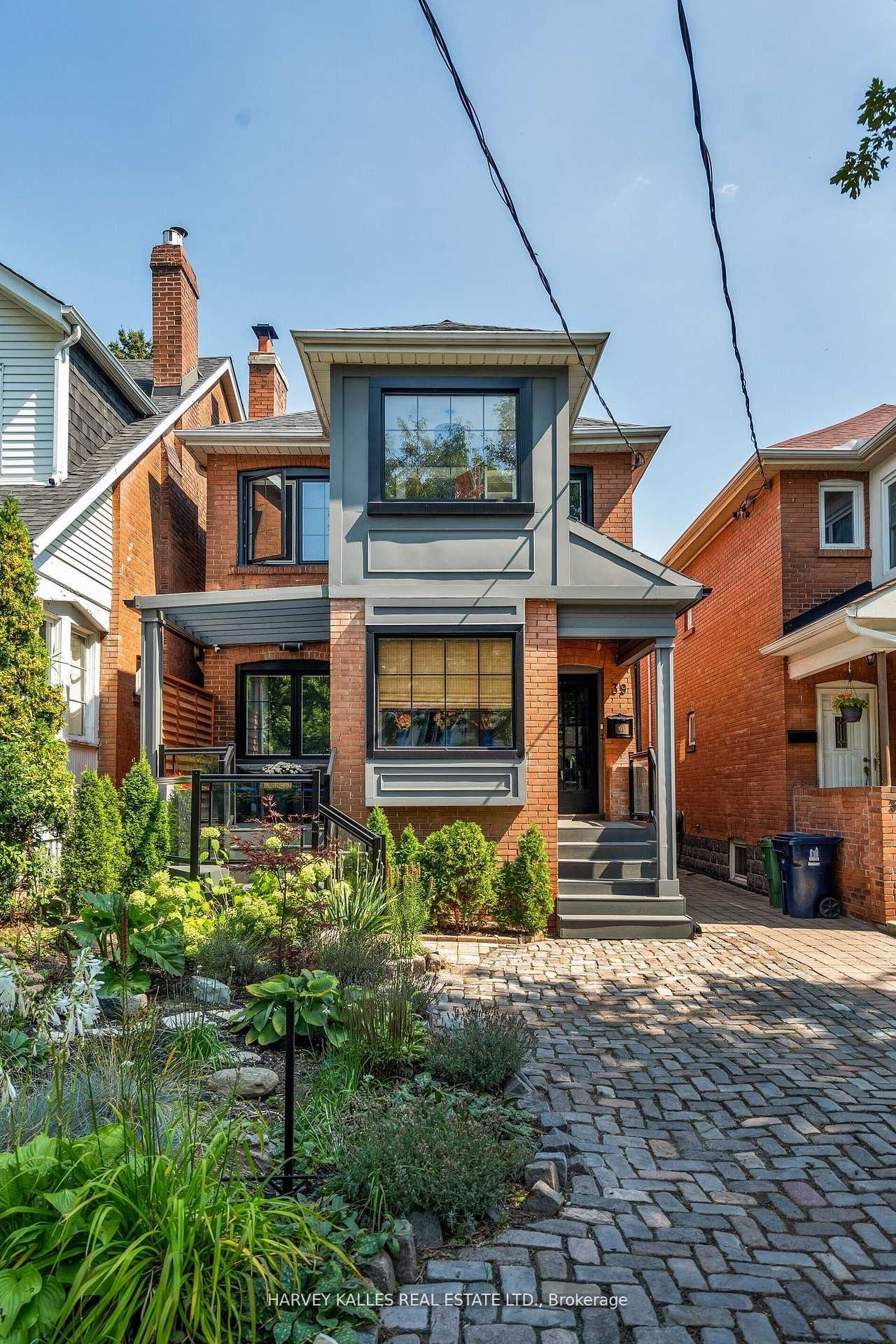 Detached House for sale at 39 Standish Avenue, Toronto, Ontario, M4W 3B2 - Rosedale-Moore Park - MLS: C12220048