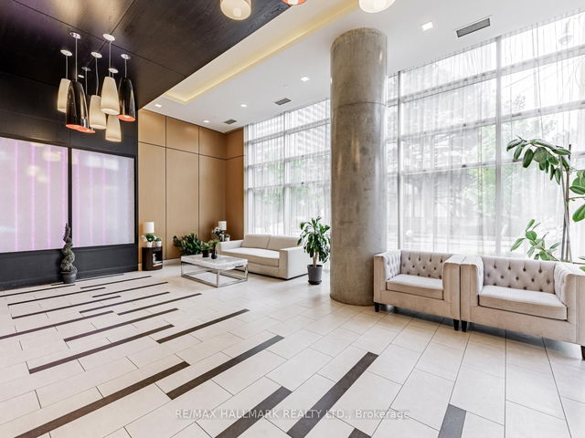 1702 - 58 Orchard View Boulevard