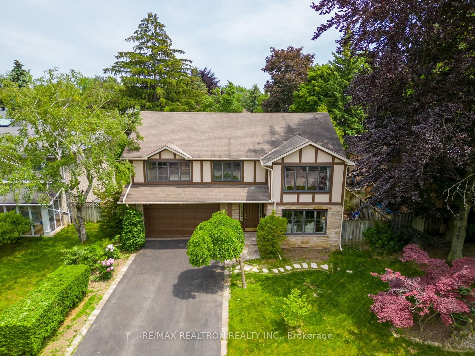 Detached House for sale at 153 Banbury Road, Toronto, Banbury-Don Mills, M3B 2L7 - MLS: C12220849
