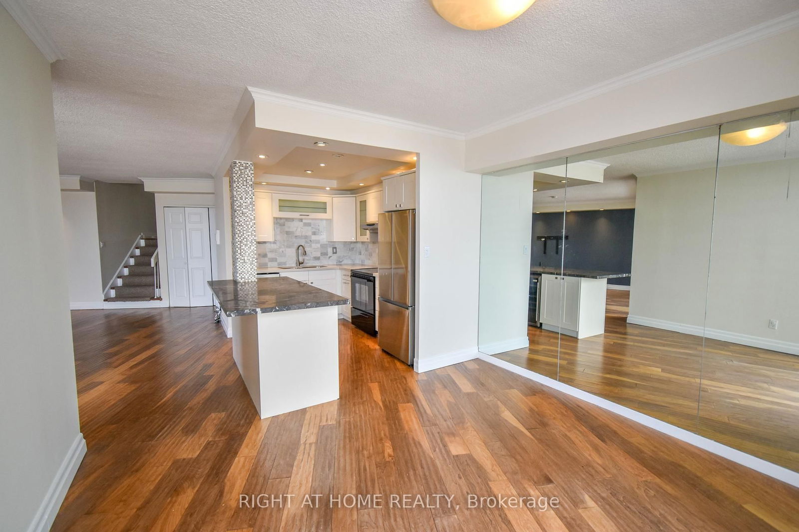Condo for sale at 1027-33 Harbour Square, Toronto, Waterfront Communities C1, M5J 2G2 - MLS: C12220977