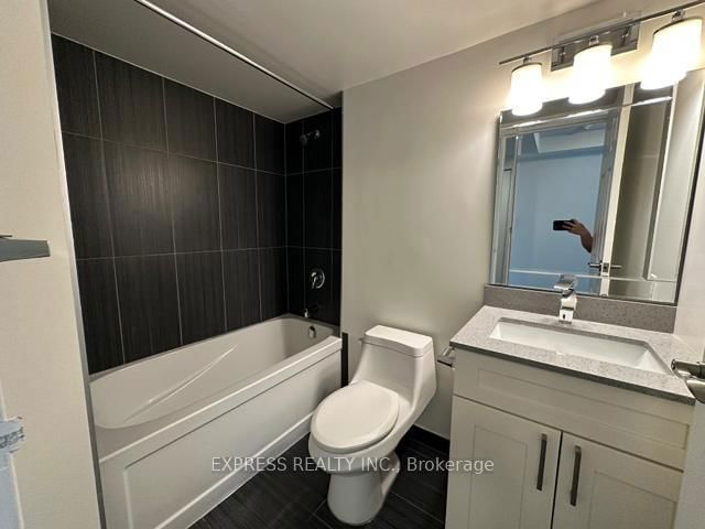 1011 - 10 Yonge Street
