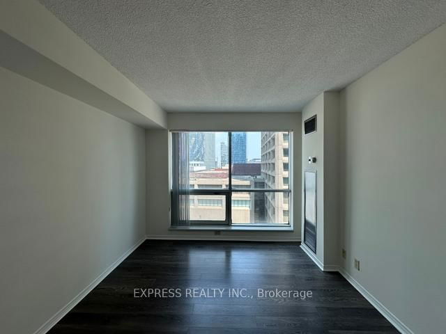 1011 - 10 Yonge Street