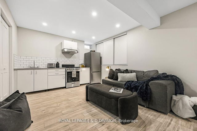 Lower - 31 Lawrence Avenue W