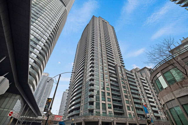 707 - 19 Grand Trunk Crescent