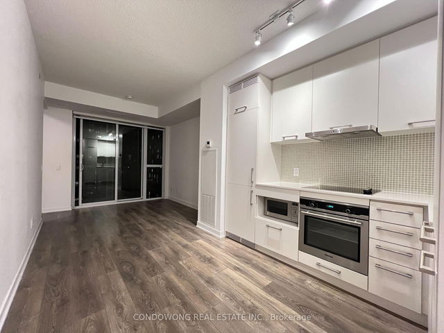 2716 - 87 Peter Street