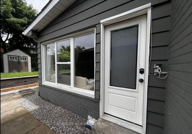 Upper Sunroom+Lower Level - 30 Castlegrove Boulevard