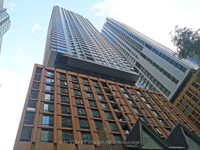 808 - 8 WIDMER Street