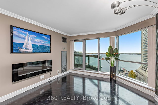 1812 - 10 Yonge Street