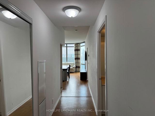 1602 - 832 BAY Street