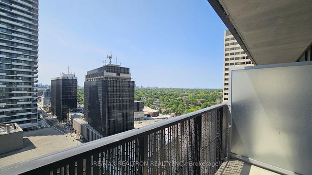 1201 - 8 Eglinton Avenue