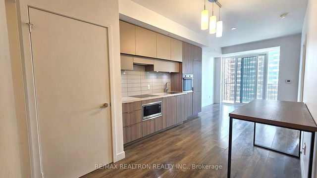 1201 - 8 Eglinton Avenue