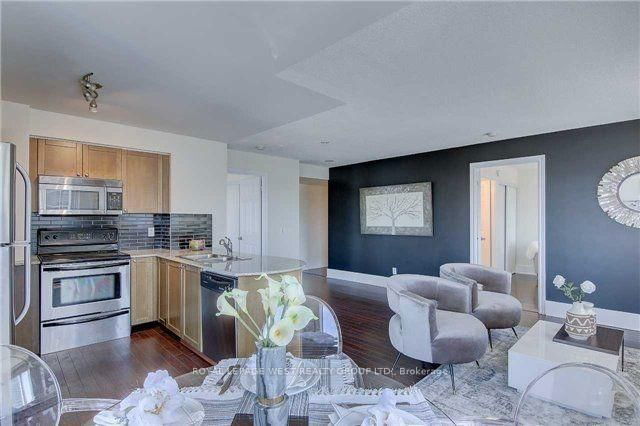 3408 - 763 Bay Street