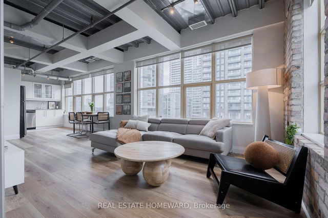 607 - 736 Dundas Street E
