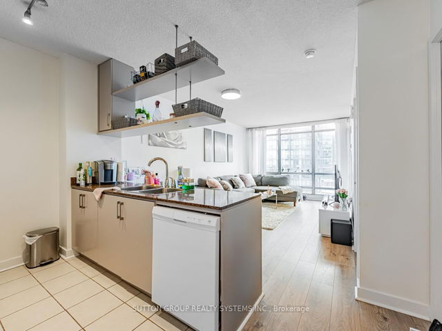 709 - 5 Mariner Terrace