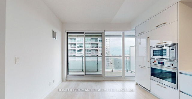 2206 - 2221 Yonge Street