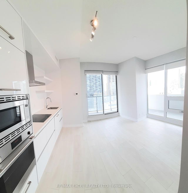1502 - 2221 Yonge Street