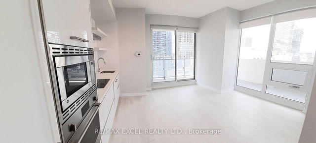 1502 - 2221 Yonge Street