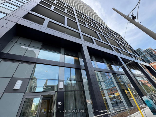 2402 E - 70 Princess Street
