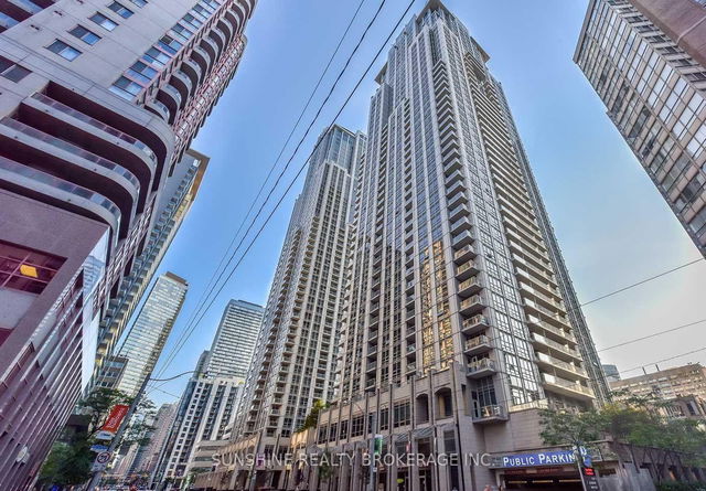 3708 - 761 Bay Street