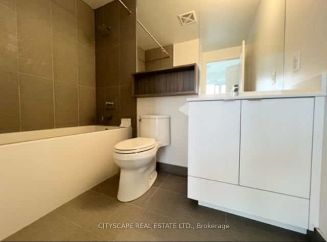 1207 - 70 Princess Street E
