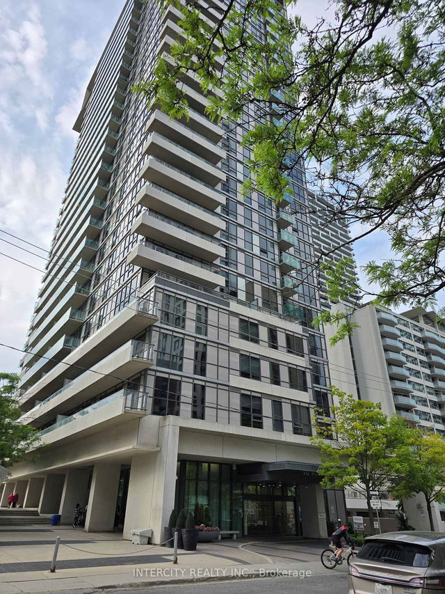 1612 - 70 Roehampton Avenue