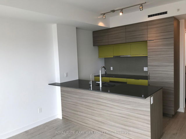3205 - 88 Scott Street