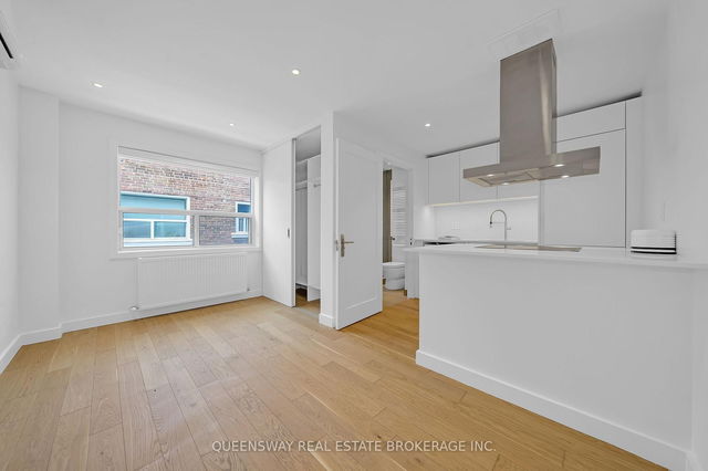 305 - 26 Balmoral Avenue