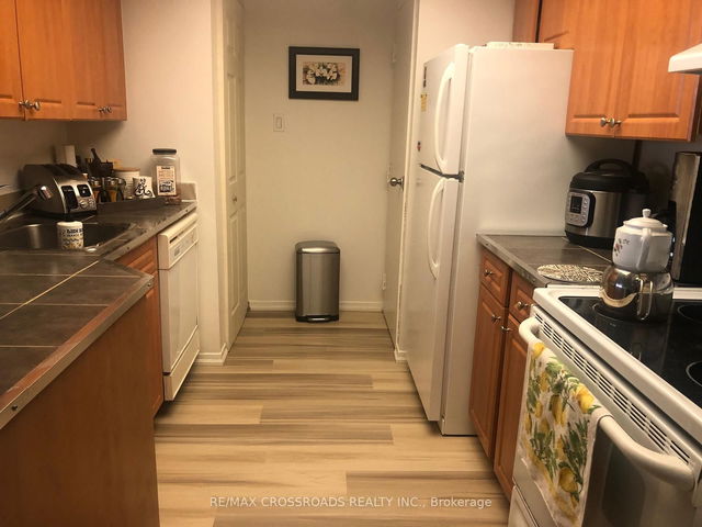 3212 - 1001 Bay Street