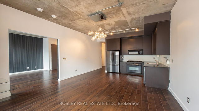 306 - 19 Brant Street