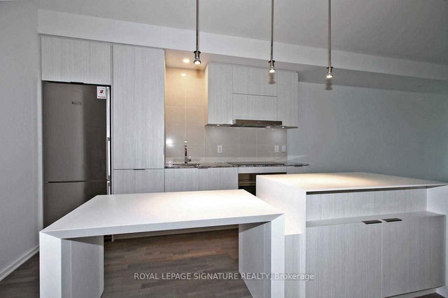 412 - 1 Bloor Street E