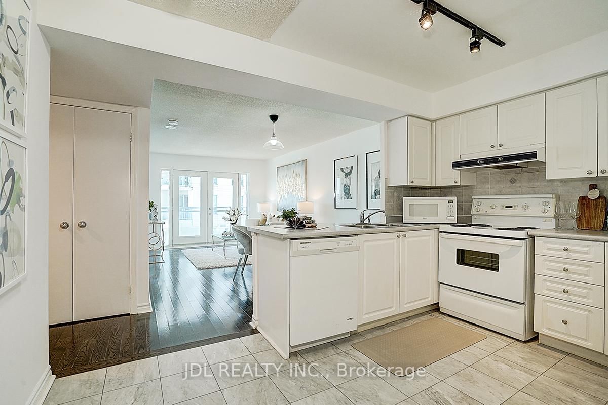 Condo for sale at 711-600 Queens Quay, Toronto, Waterfront Communities C1, M5V 3M3 - MLS: C12224476